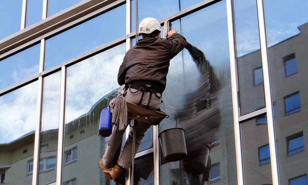 1280px-Washing_windows_at_the_Ambassador_Office_Building_-_06.jpg 1280px-Washing_windows_at_the_Ambassador_Office_Building_-_06.jpg